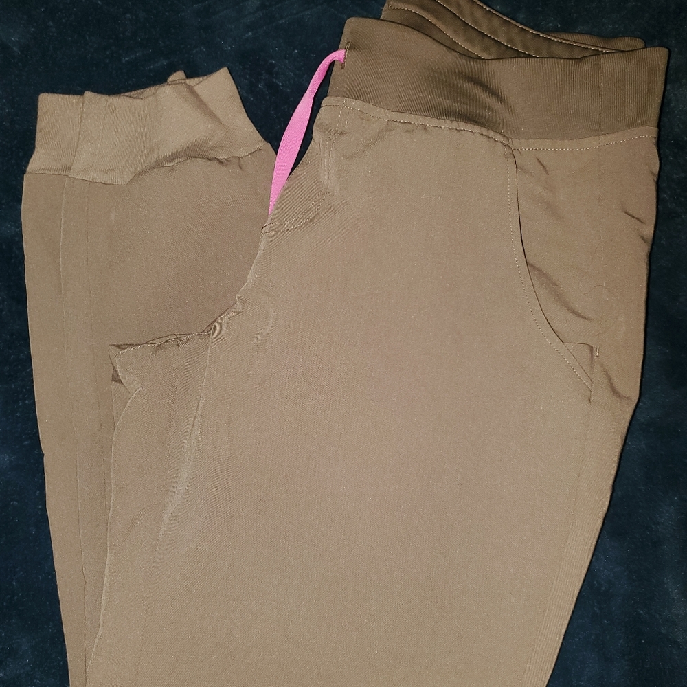 Size medium figs jogger set